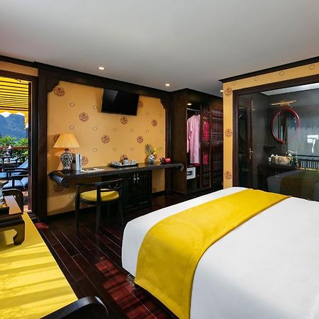Hotel Nostalgia Halong Cruise à Hạ Long Extérieur photo